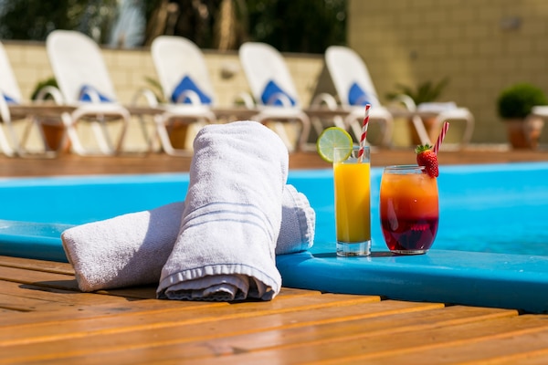 Poolside bar
