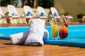 Poolside bar - Novotel Porto Alegre Tres Figueiras Hotel (Porto Alegre)