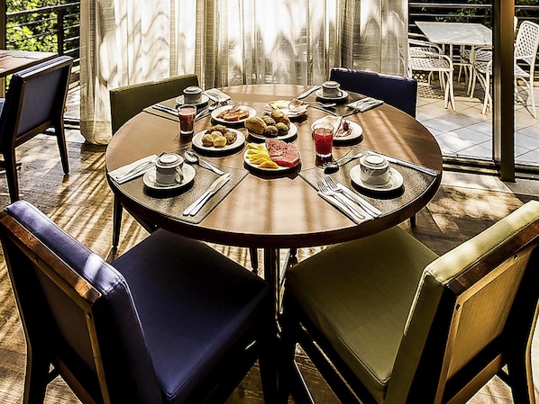 Daily continental breakfast for a fee - Novotel Porto Alegre Tres Figueiras Hotel (Porto Alegre)