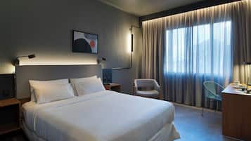 Quarto superior, 1 cama de casal | Frigobar, cofres nos quartos, escrivaninha, cortinas blackout