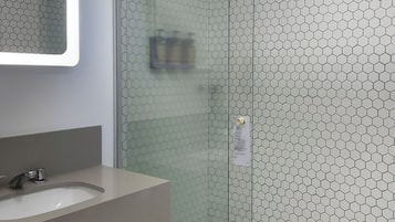 Superior Room, 1 Double Bed | Bathroom | Shower, eco-friendly toiletries, hair dryer, towels