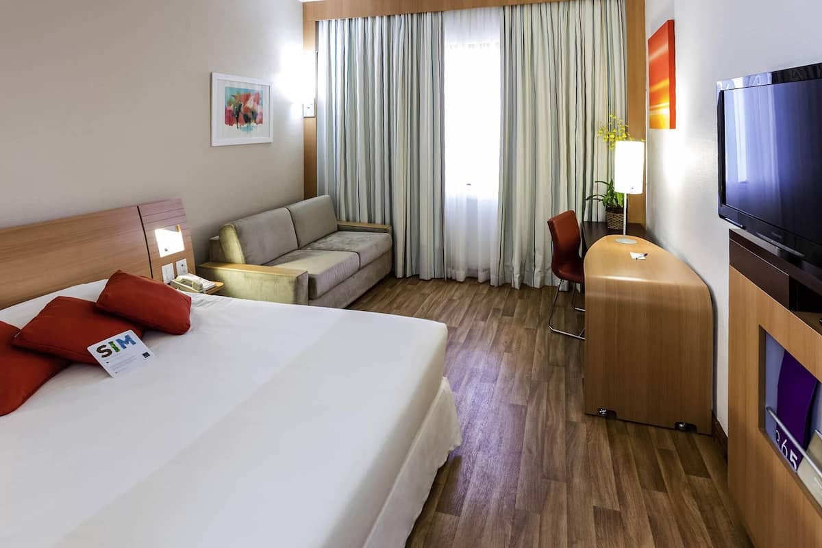 Superior-Zimmer, 1 Doppelbett und Schlafsofa | Minibar, Zimmersafe, Schreibtisch, Verdunkelungsvorhänge