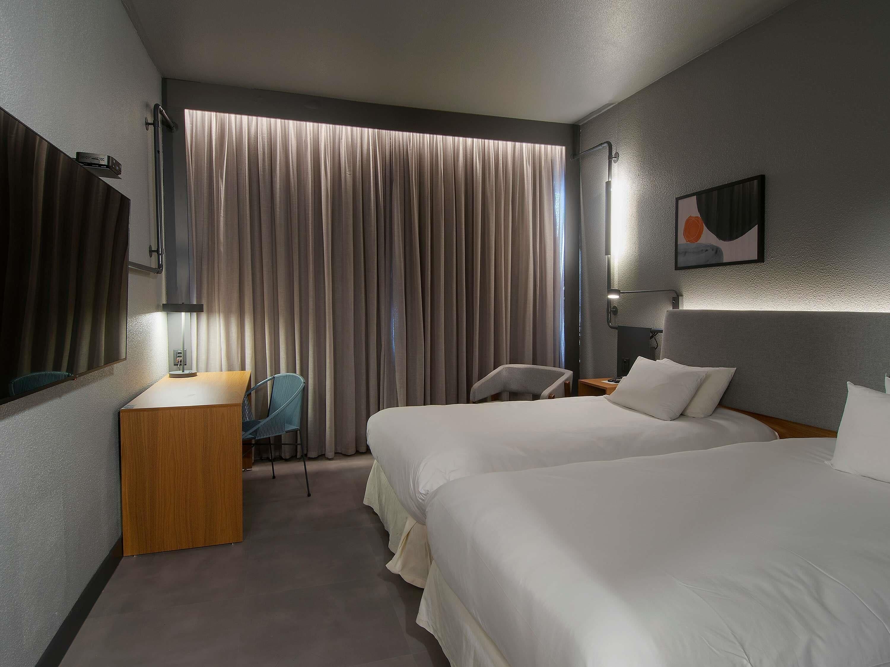 Executive Room, 2 Single Beds | Minibar, in-room safe, desk, blackout curtains