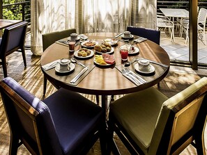 Daily continental breakfast (BRL 55 per person) - Novotel Porto Alegre Tres Figueiras Hotel (Porto Alegre)