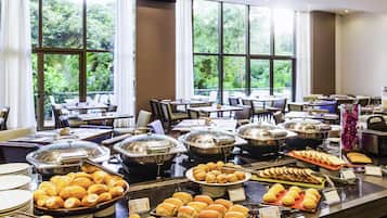 Café da manhã continental todos os dias (BRL 55 por pessoa)