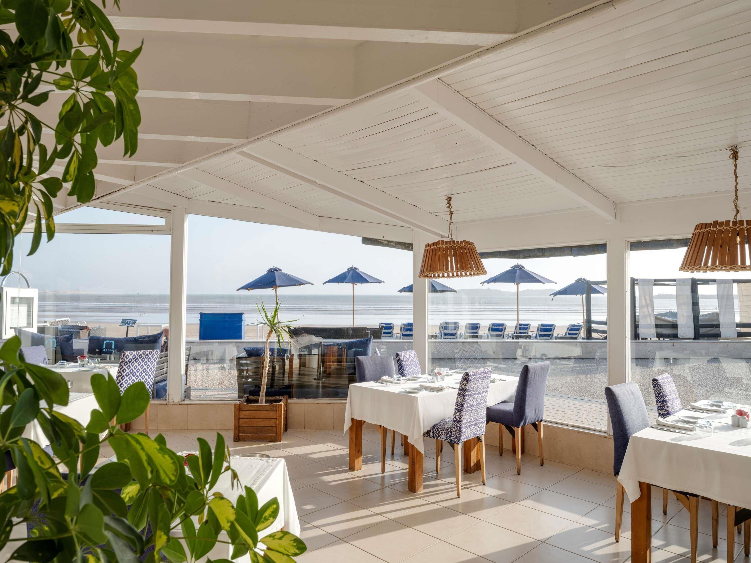 4 restaurants; lunch and dinner served 