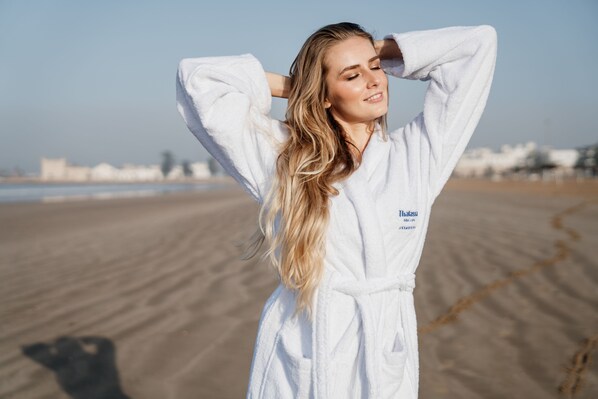 Pantai persendirian, luncur angin, bar pantai 