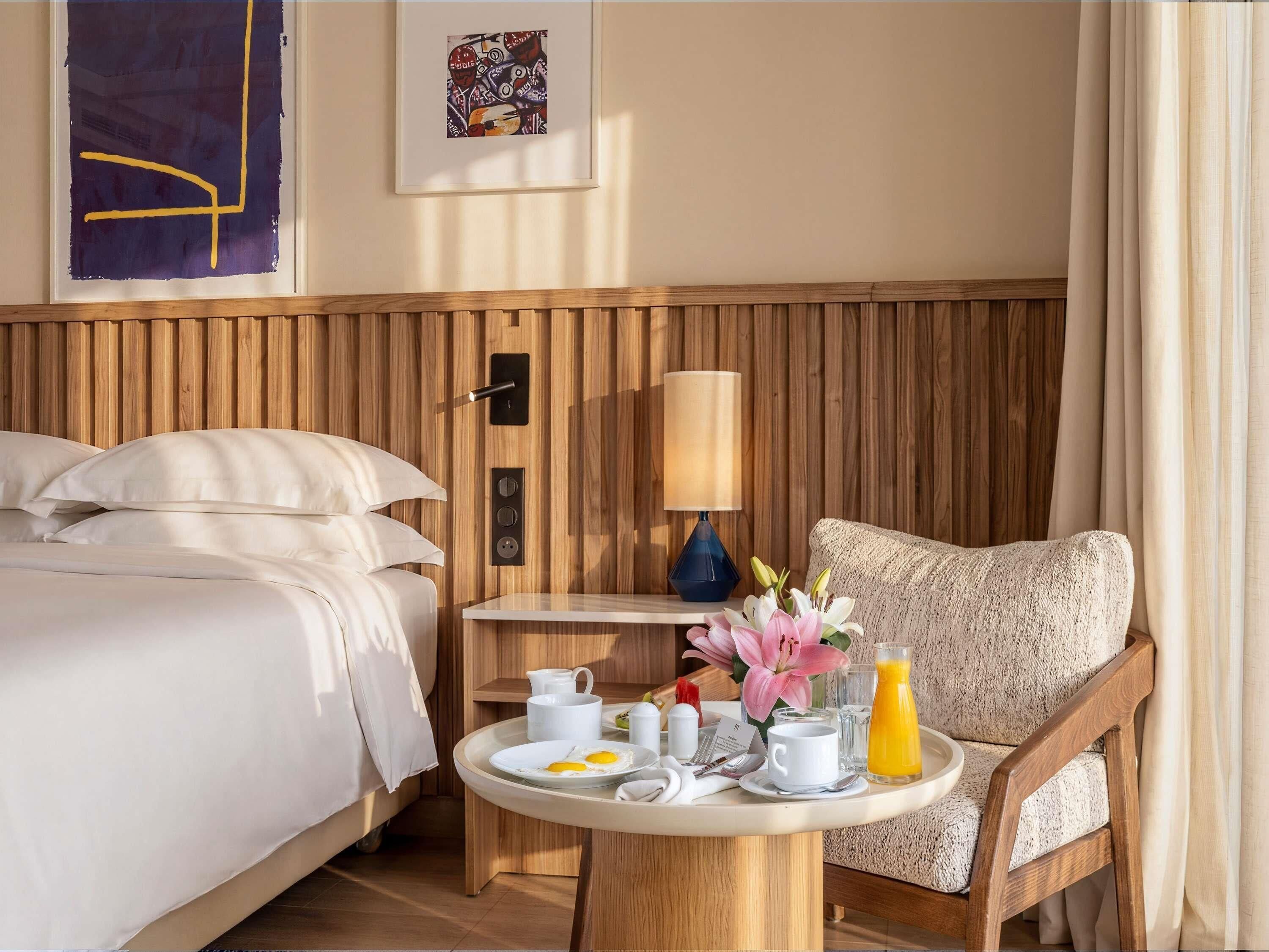 Pillowtop beds, minibar, in-room safe, blackout drapes