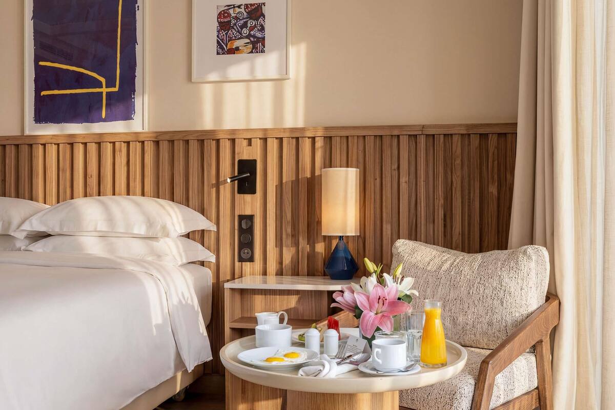Pillowtop beds, minibar, in-room safe, blackout drapes