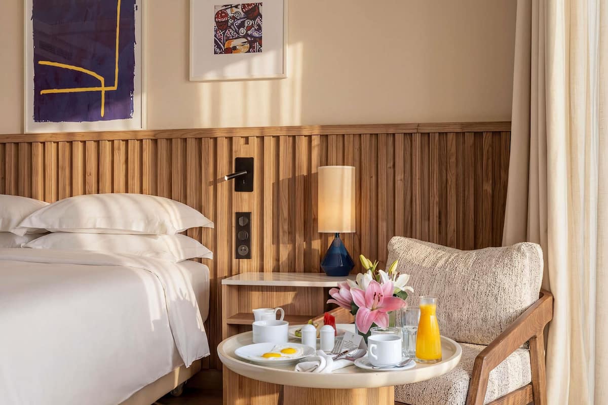 Pillowtop beds, minibar, in-room safe, blackout drapes