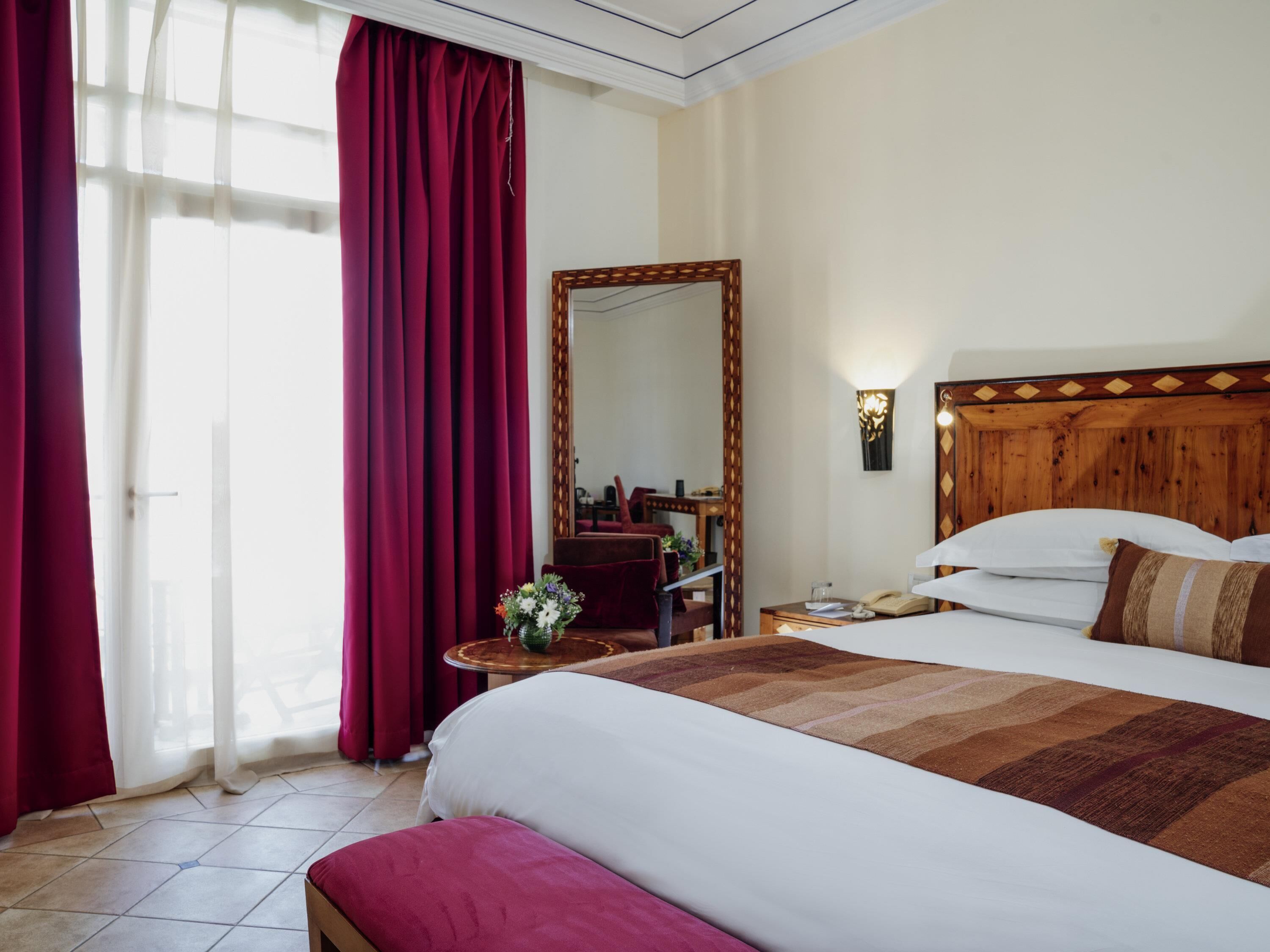 Standard Room, 1 Katil Ratu (Queen) | Tilam berlapik, bar mini, peti besi dalam bilik 