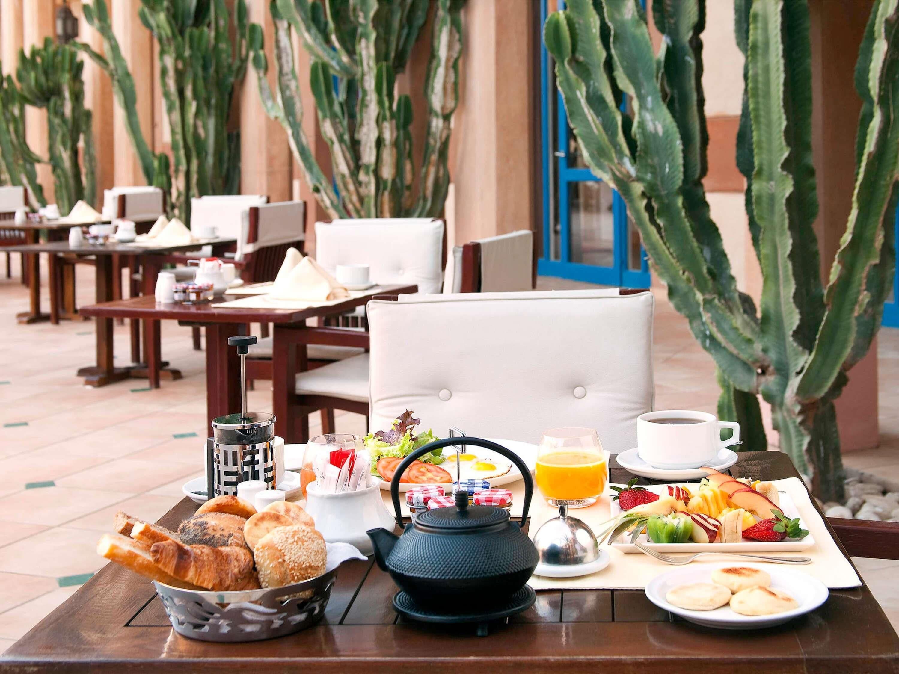 Desayuno buffet todos los días (con cargo)