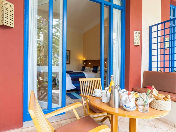 Surmatelas, minibar, coffres-forts dans les chambres, rideaux occultants