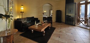 Executive Suite, 1 King Bed, Sea View | Living area