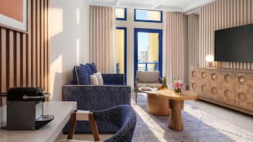 Executive Suite, 1 King Bed | Pillowtop beds, minibar, in-room safe, blackout drapes