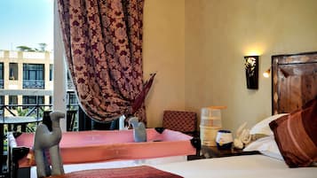 Chambre Supérieure, 1 trÚs grand lit | Surmatelas, minibar, coffres-forts dans les chambres, rideaux occultants