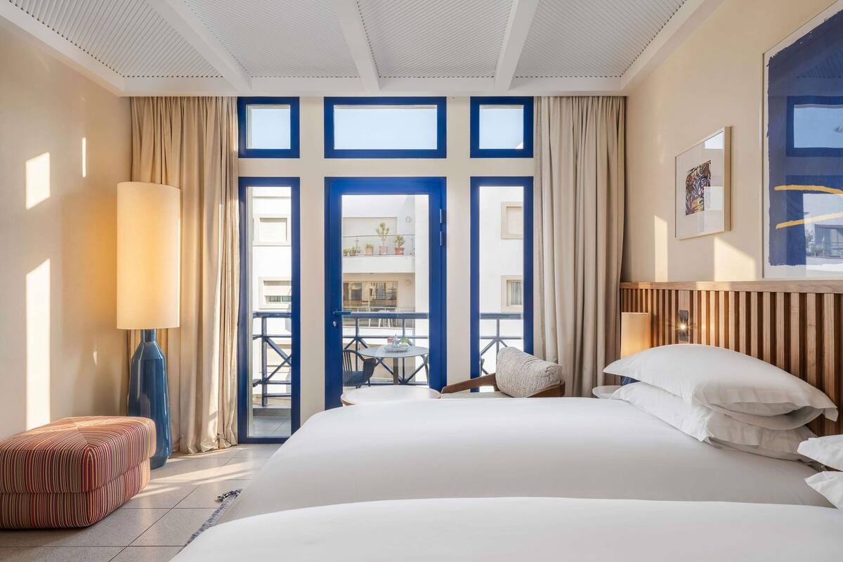Pillowtop beds, minibar, in-room safe, blackout drapes