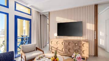 Executive Suite, 1 King Bed | Pillow-top beds, minibar, in-room safe, blackout curtains