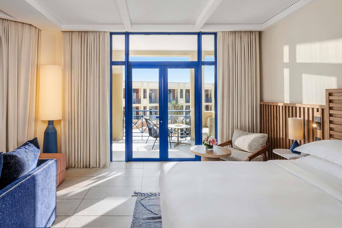 Pillowtop beds, minibar, in-room safe, blackout drapes