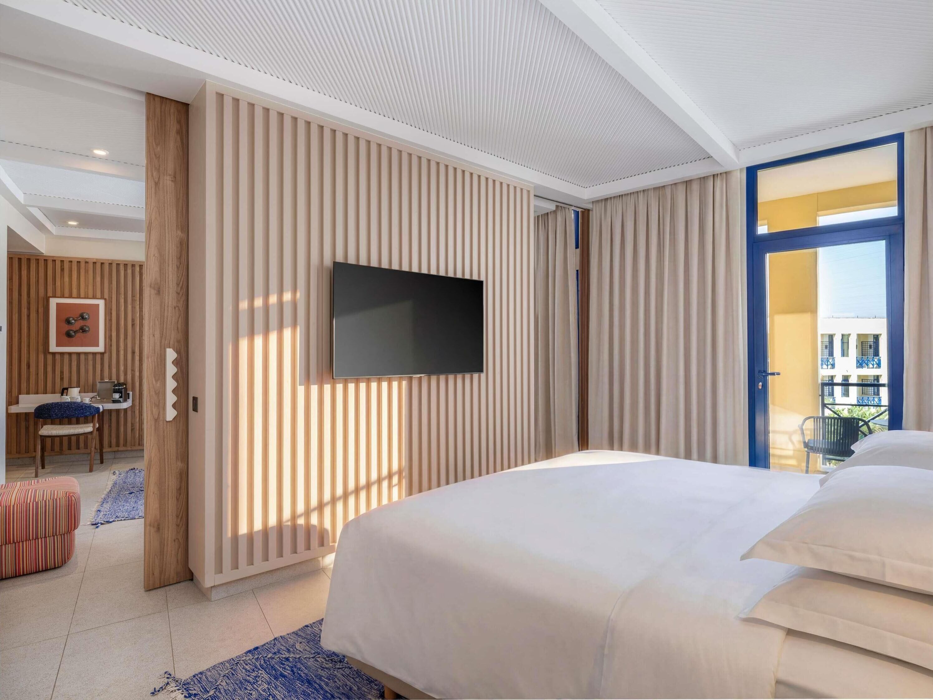 Pillowtop beds, minibar, in-room safe, blackout drapes