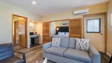 Room | Hypo-allergenic bedding, down comforters, pillowtop beds