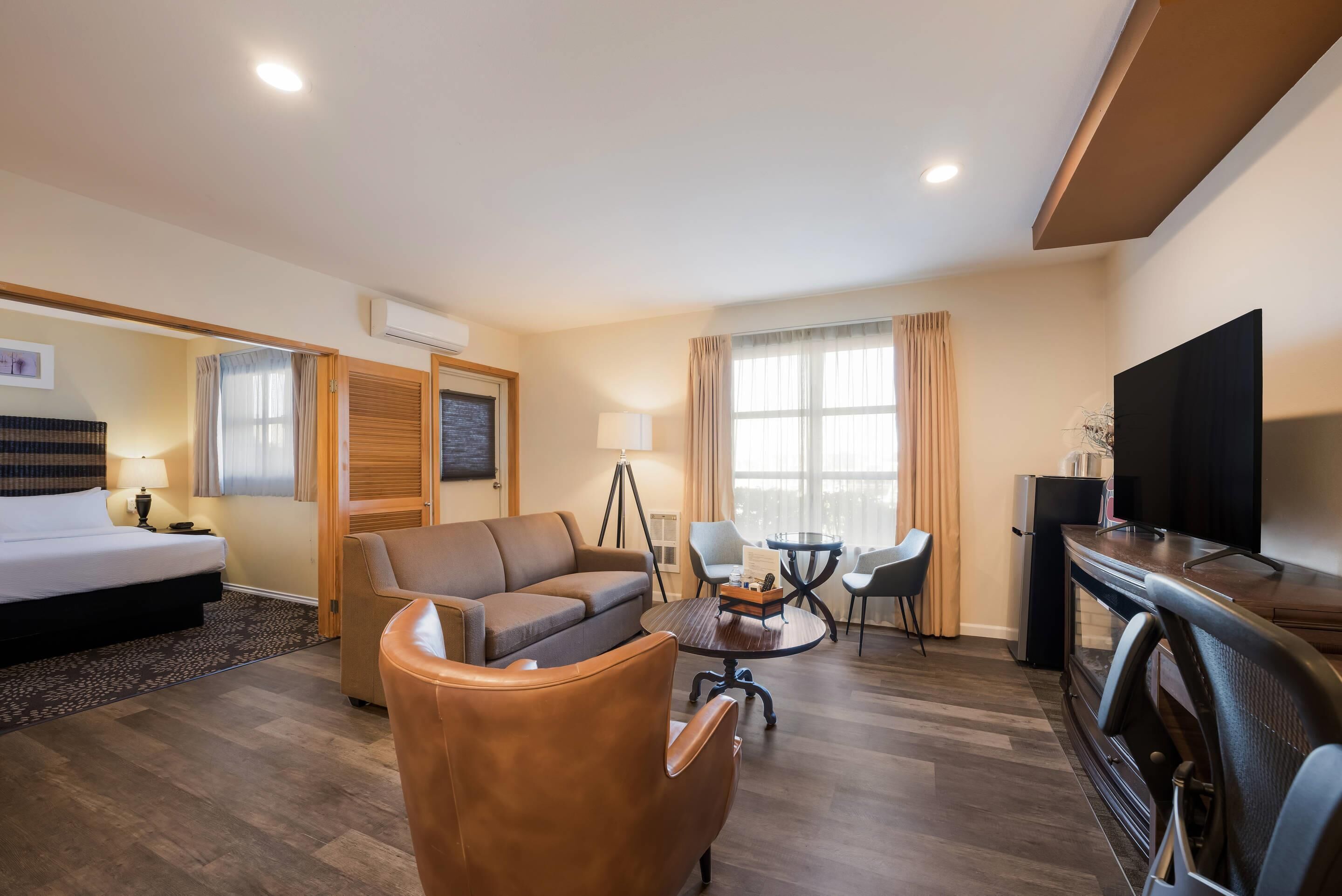 Suite, 1 King Bed with Sofa bed, Non Smoking | Hypo-allergenic bedding, down comforters, pillowtop beds