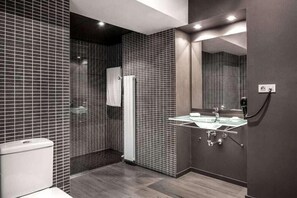Gratis toiletartikelen, een haardroger, handdoeken
