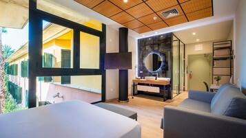 Minibar, in-room safe, soundproofing, free WiFi