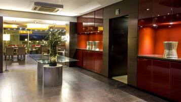 Breakfast, lunch and dinner served