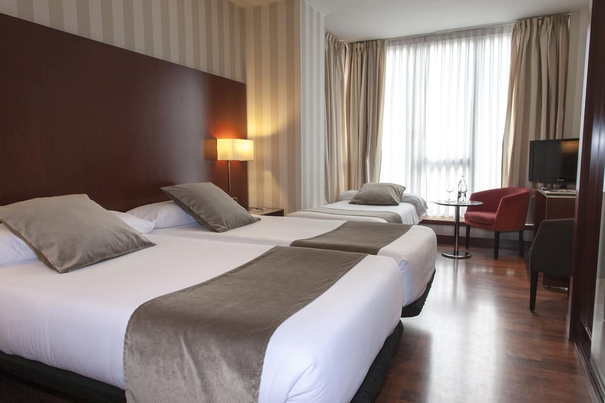 Double Room (with extra bed) | Minibar, in-room safe, desk, laptop workspace