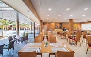 Daily buffet breakfast (EUR 13 per person) - Sercotel de los Reyes (San Sebastian de los Reyes)