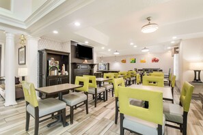 Free daily full breakfast  - Quality Inn Alcoa Knoxville (Alcoa)