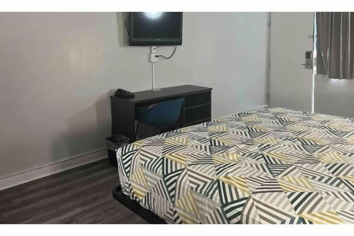 Pillowtop-bedden, een bureau, verduisterende gordijnen, gratis wifi