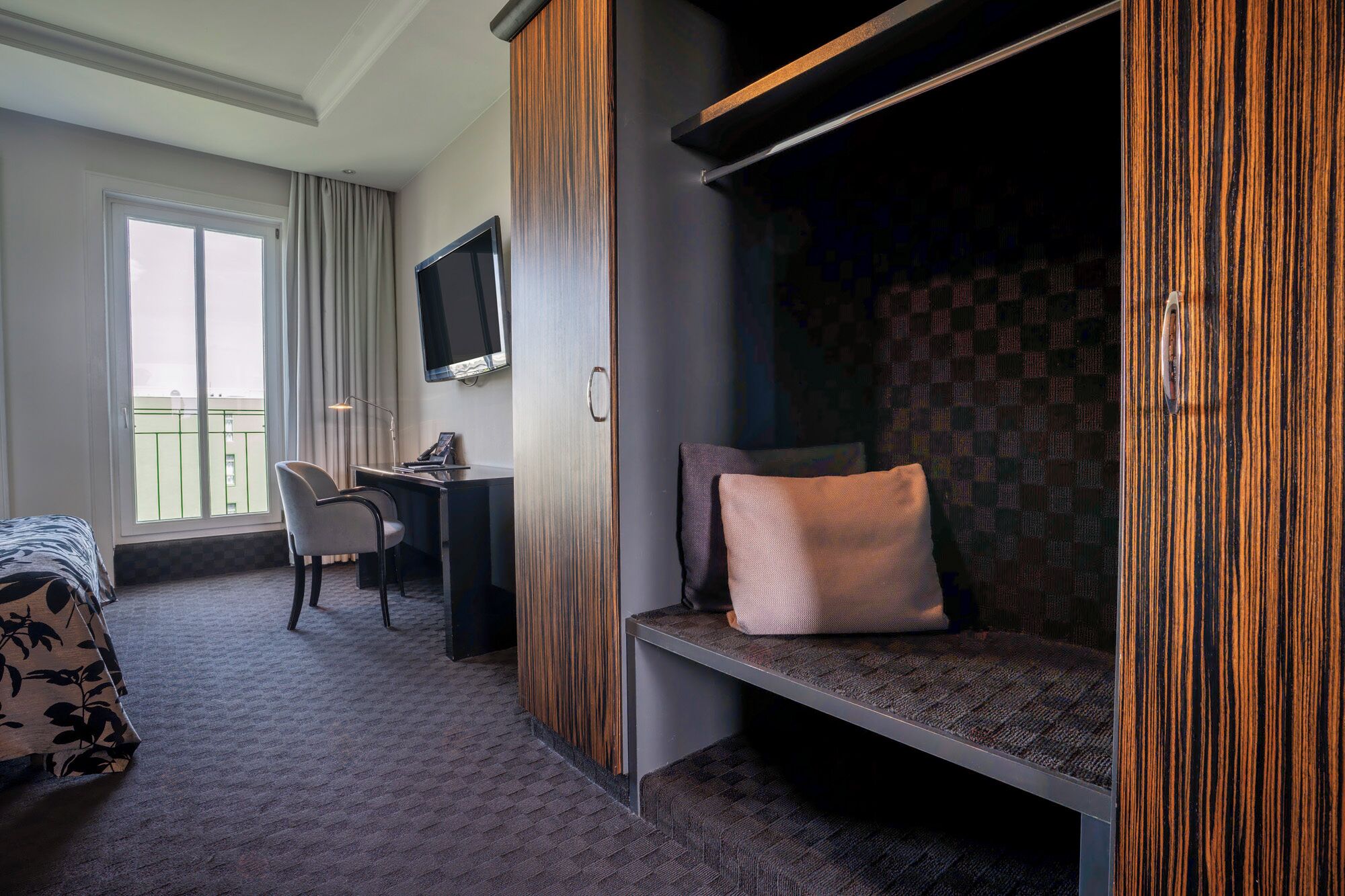 junior suite | wardrobe