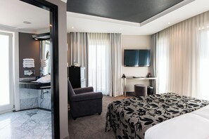 Design Double Room | Premium bedding, minibar, in-room safe, desk
