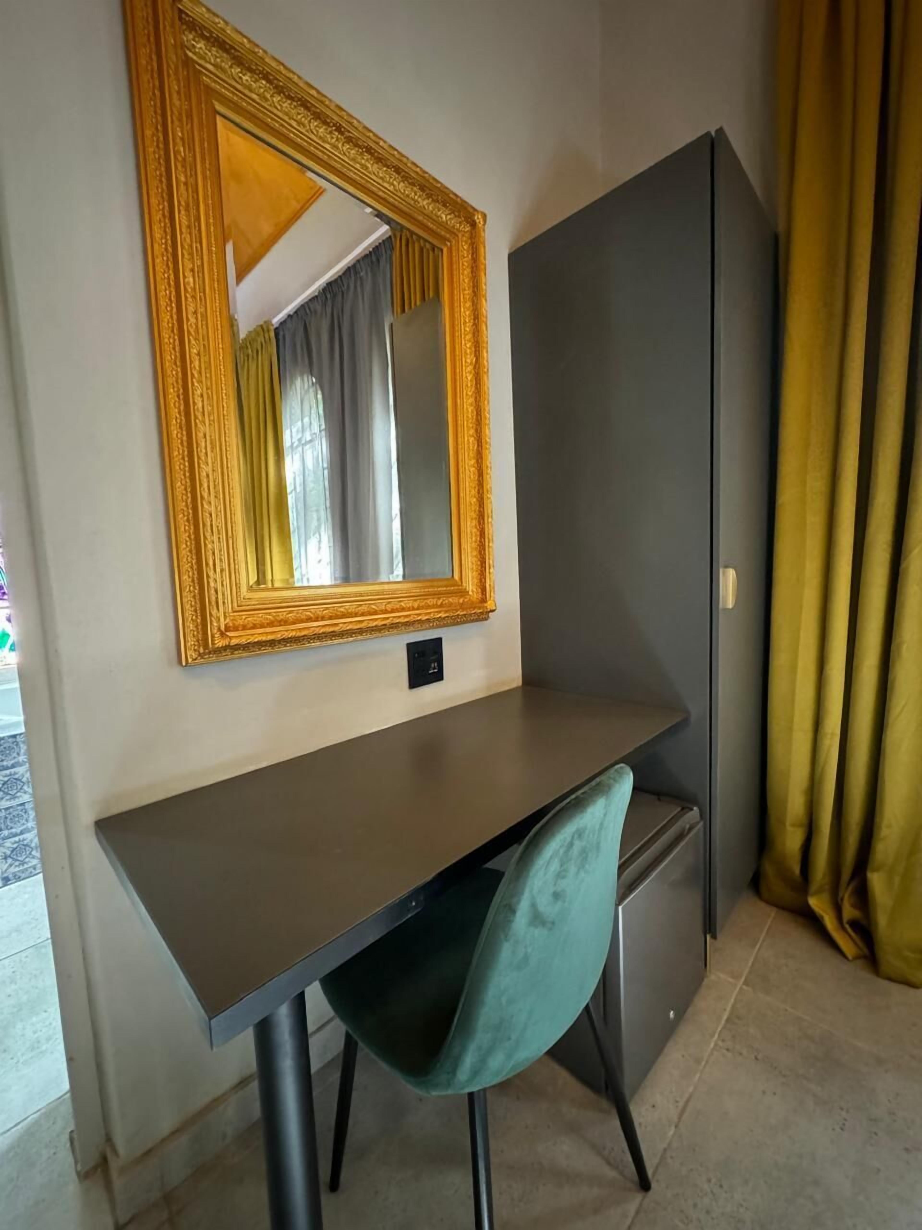 superior twin room, 2 twin beds | in-room safe, individually decorated, individually furnished, desk