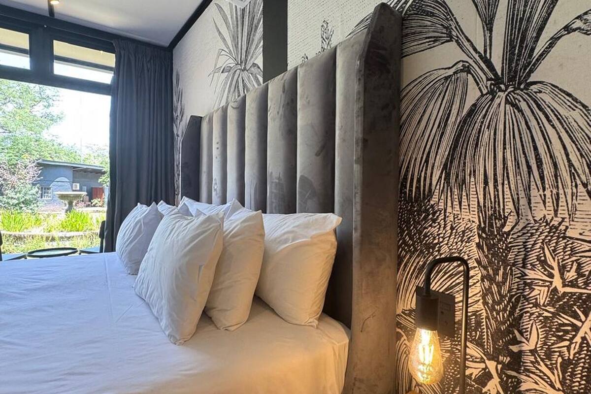 deluxe twin room, 2 single beds | in-room safe, individually decorated, individually furnished, desk