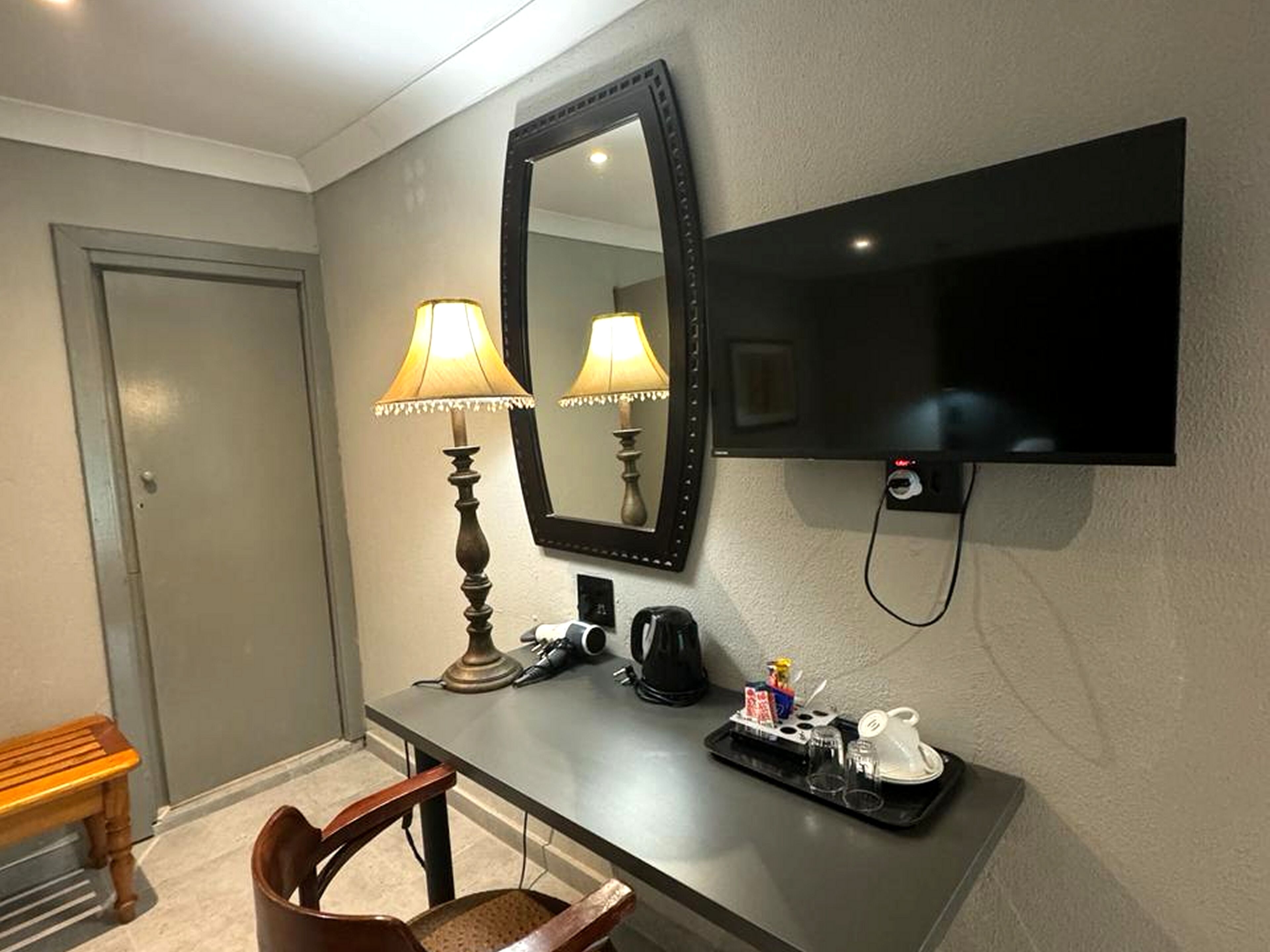 standard room, 1 double or 2 single beds | in-room safe, individually decorated, individually furnished, desk