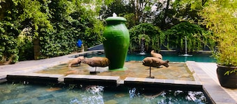 Shangri-La Country Hotel
