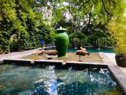 Shangri-La Country Hotel