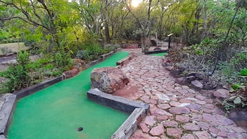 Mini-golf