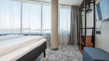 Quarto superior, para não fumantes | Escrivaninha, espaço de trabalho para notebook, cortinas blackout