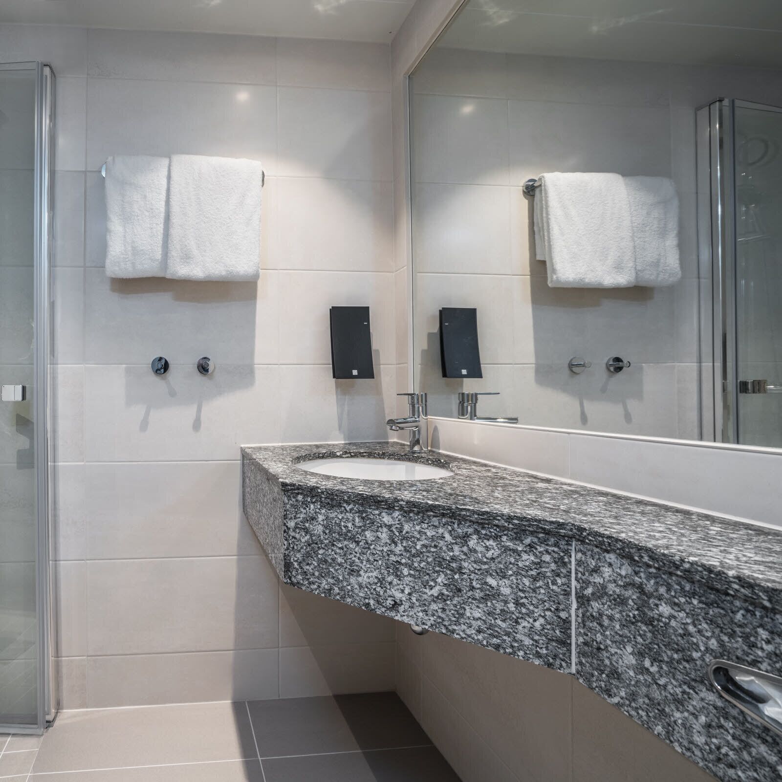 business room, non smoking | bathroom | rainfall showerhead, hair dryer, heated floors, towels