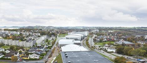 A large building with a flat roof and multiple parking spaces.