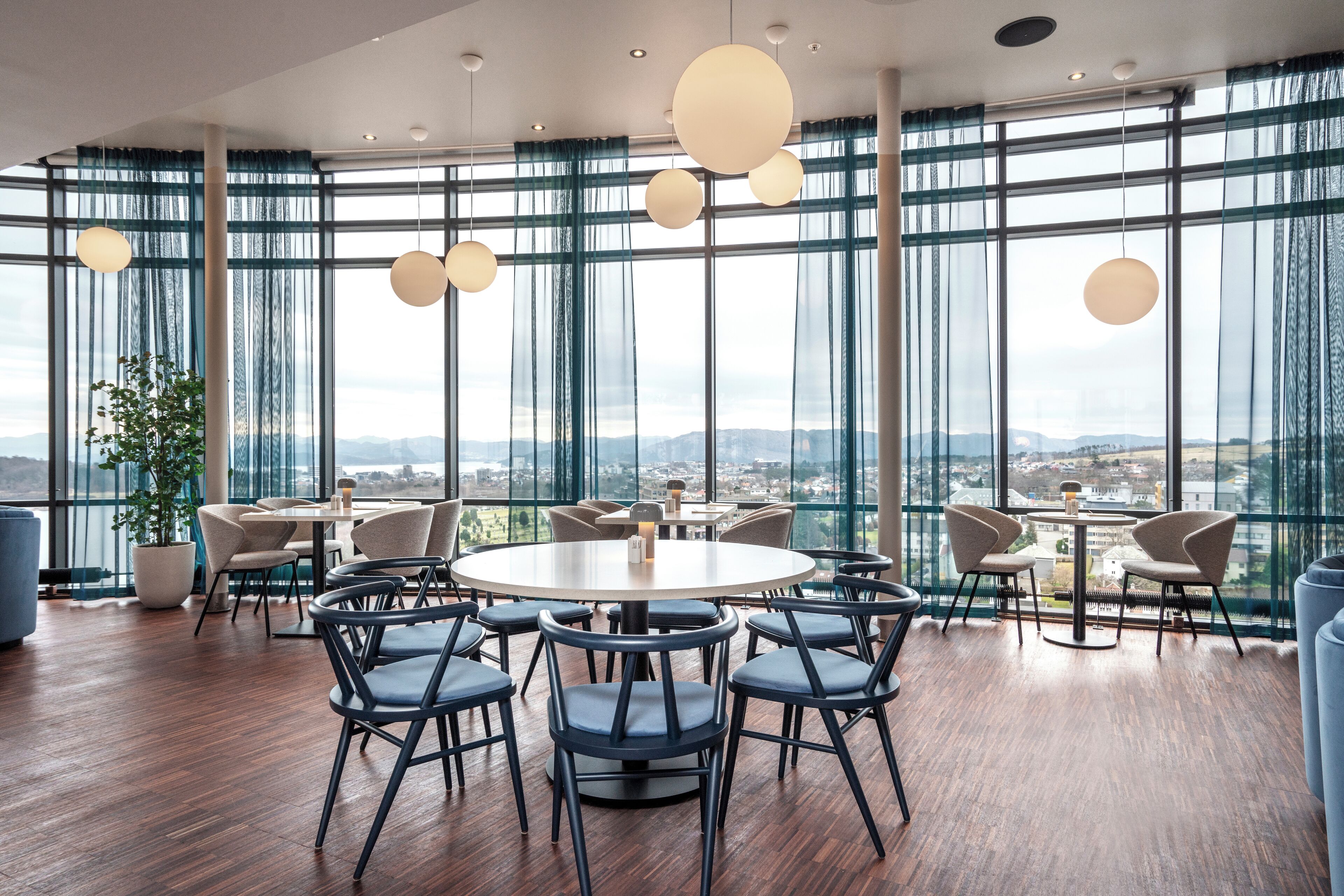 breakfast and dinner served