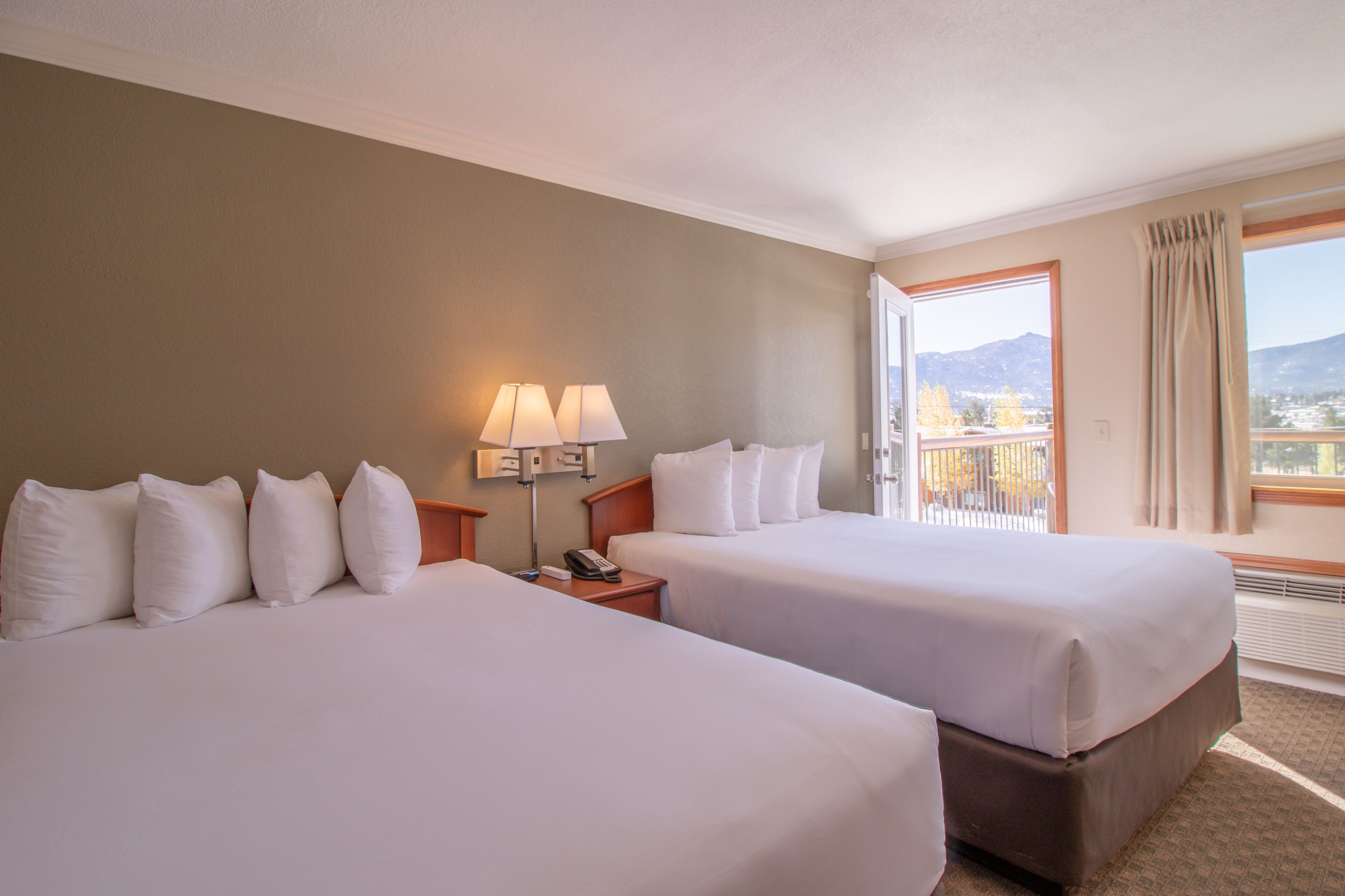 Ropa de cama de alta calidad, escritorio y cortinas blackout 