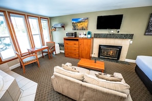 Ropa de cama de alta calidad, escritorio y cortinas blackout