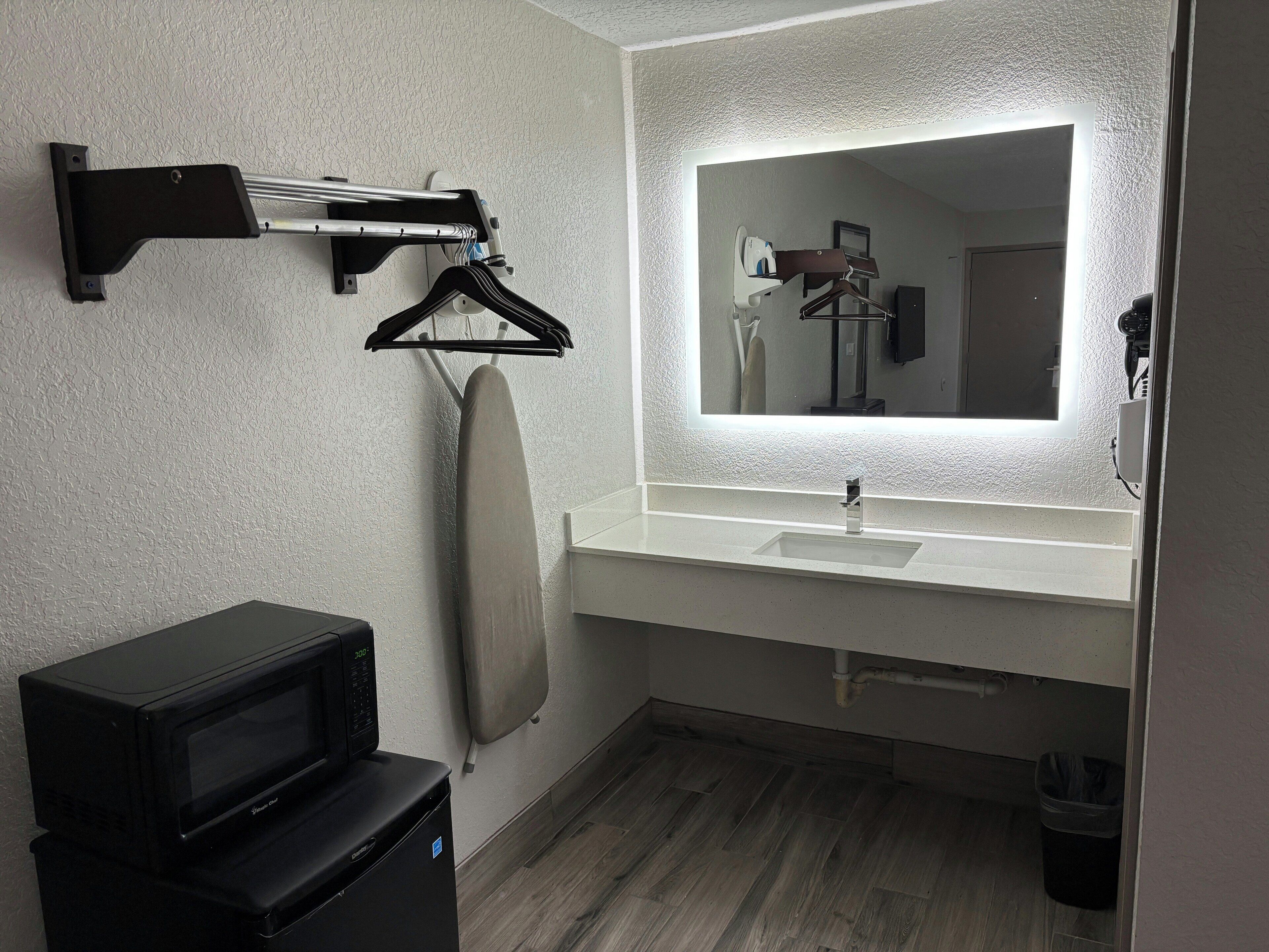 وحدات دش مع أحواض استحمام، مستلزمات مجانية للعناية الشخصية، مجففات شعر