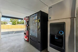 Vending machine - Red Roof Inn Panama City Beach (Panama City Beach)