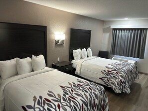 华丽客房, 2 张双人床, 无烟房 | 熨斗/熨衣板、免费 WiFi、床单